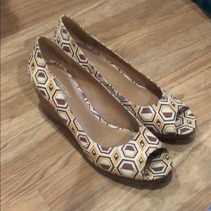 Naturalizer N5 comfort peep toe geometric wedges